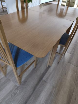 Conjunto mesa roble 90x90 extensible y 4 sillas