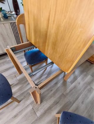 Conjunto mesa roble 90x90 extensible y 4 sillas