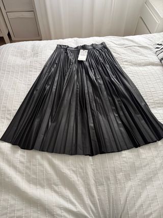 Falda plisada imitación piel