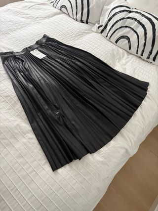 Falda plisada imitación piel