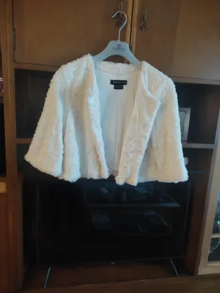 Chaqueta bolero de la marca Veneno en la piel