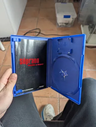 Copertina e manuale di I Soprano per PS2 (PlayStation 2)