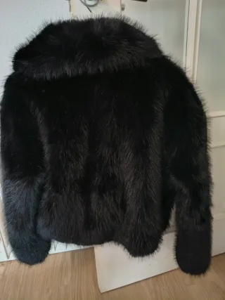 Abrigo corto negro pelo sintético mujer a estrenar