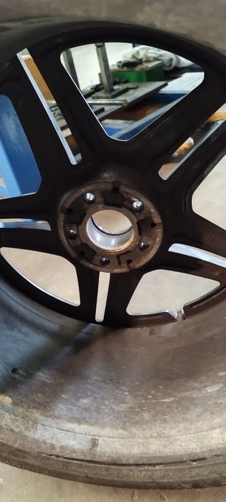 Llantas AMG con neumáticos