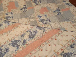 Edredón patchwork azul y rosa