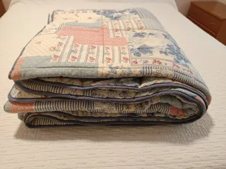 Edredón patchwork azul y rosa