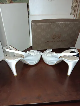 Zapatos de fiesta blancos MENBUR