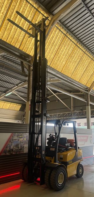 CARRETILLA ELEVADORA USADA 2500 KG AÑO 2020