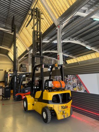 CARRETILLA ELEVADORA USADA 2500 KG AÑO 2020