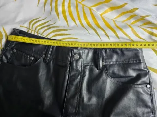 Pantalón efecto piel Zara Talla 42