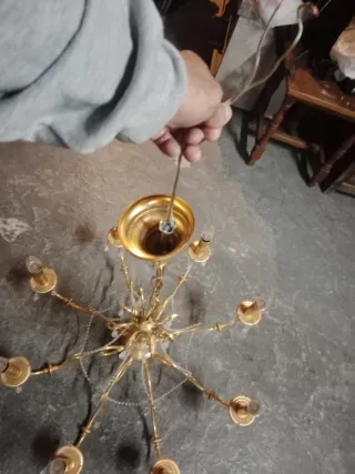 Lámpara colgante de metal dorada