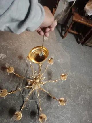 Lámpara colgante de metal dorada