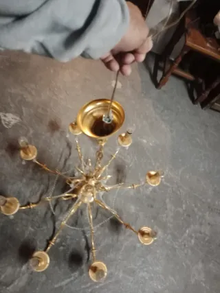 Lámpara colgante de metal dorada