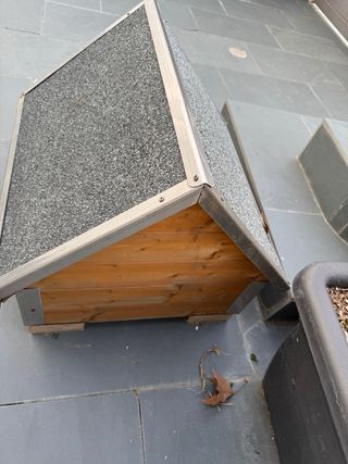 Casa exterior de madera para perros