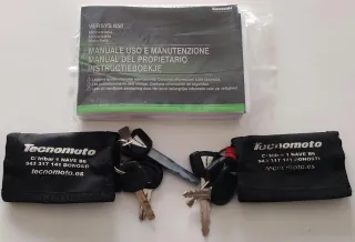 Kawasaki Versys 650 2021 Blanca y Azul