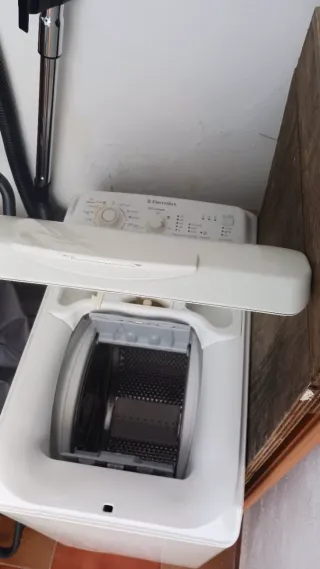 Lavadora blanca carga superior