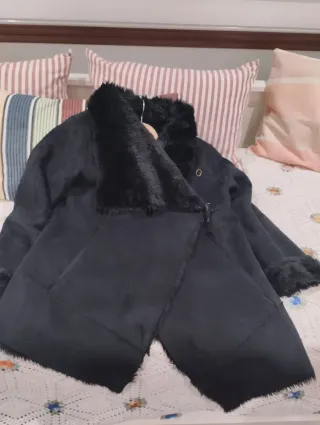 Abrigo Pull&Bear Negro Talla M