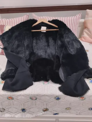 Abrigo Pull&Bear Negro Talla M