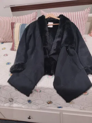 Abrigo Pull&Bear Negro Talla M