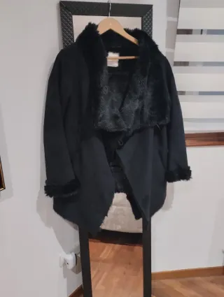 Abrigo Pull&Bear Negro Talla M