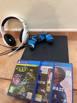 Console PS4 + 2 Controller + Cuffie + Giochi