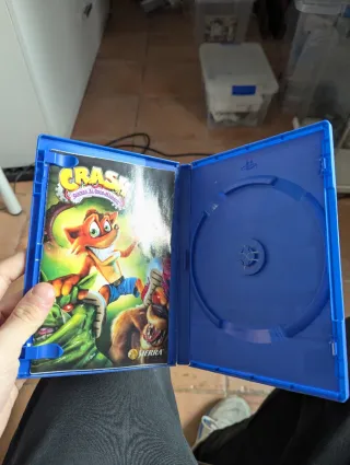 Frontespizio e manuale Crash Guerra al Coco Maniaco PS2