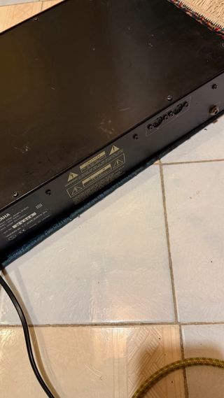 Preamp chitarra Yamaha DG1000