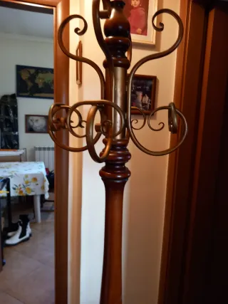 Appendiabiti legno e metallo