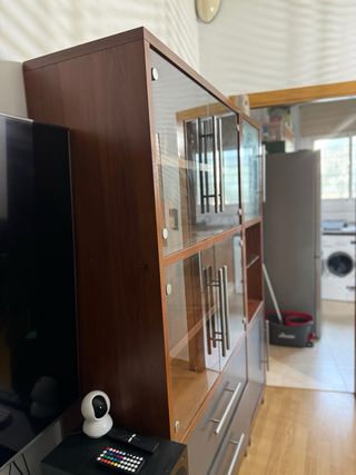 Mueble de comedor madera y cristal