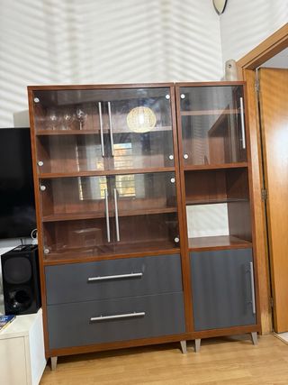 Mueble de comedor madera y cristal