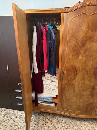 Armario Vintage de madera noble, muy buen estado.