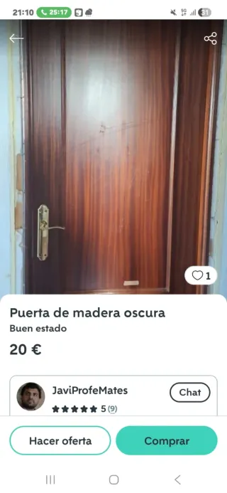 Puerta de madera oscura