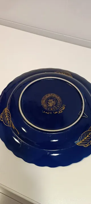 Plato decorativo azul con pavo real