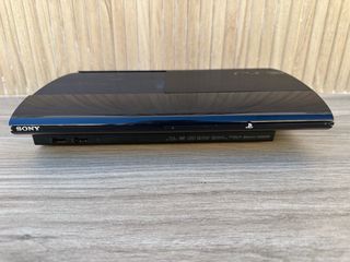 PlayStation 3 Super Slim 12GB con Mandos y Juegos