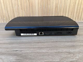 PlayStation 3 Super Slim 12GB con Mandos y Juegos