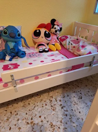 Cama infantil Ikea 70 + colchón. Urge vender