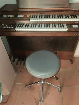 Órgano Elka E19 Doble Teclado Años 70