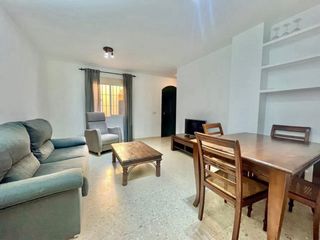 Muebles de salón: Sofá y mesa