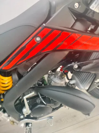 Rieju MRT 50 SM 2026 Roja y Amarilla