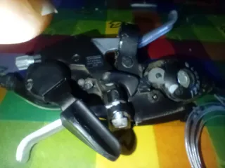 OJO lee.Manillas de freno y cambio SHIMANO STEF5L