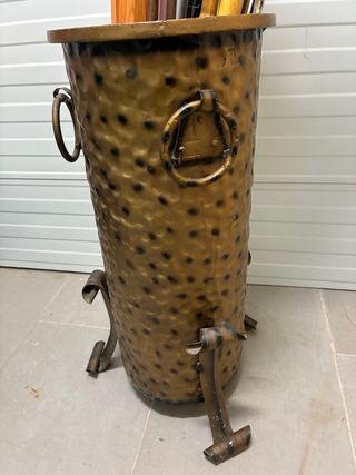 Paragüero metálico dorado con asas