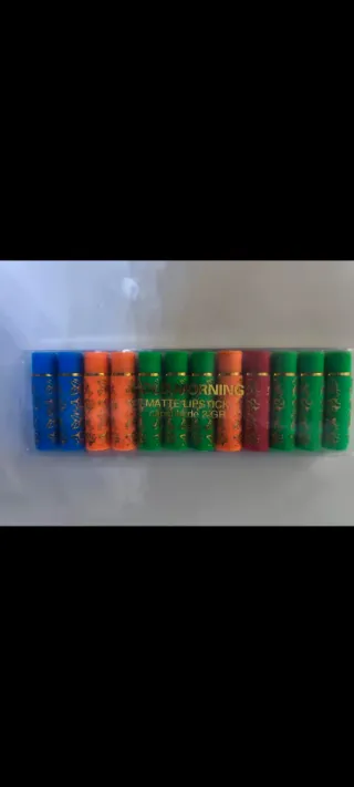 Paquete 10 unidades pintalabios marroquíes.