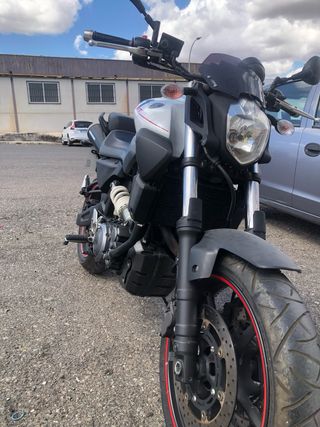 Yamaha MT-03 Blanca y Negra