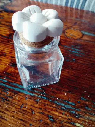 Barattolino in vetro con tappo a fiore