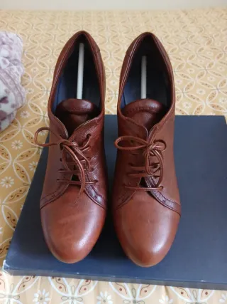 Botines de piel marrones