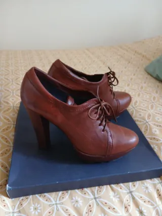 Botines de piel marrones