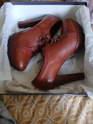 Botines de piel marrones