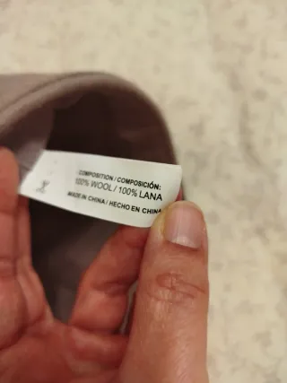 Sombrero color topo lana.