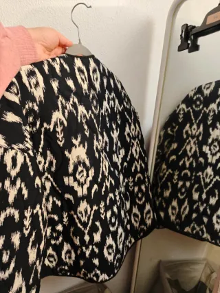 Chaqueta Zara corta estampada ligera