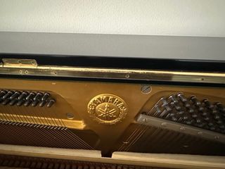 Piano Vertical Yamaha Negro